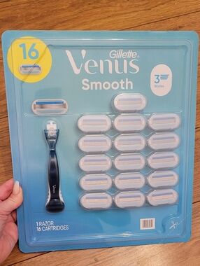 NWT Gillette Venus Smooth Razor Set, 1 Handle w 16 Blade Refills SOLD OUT NIB